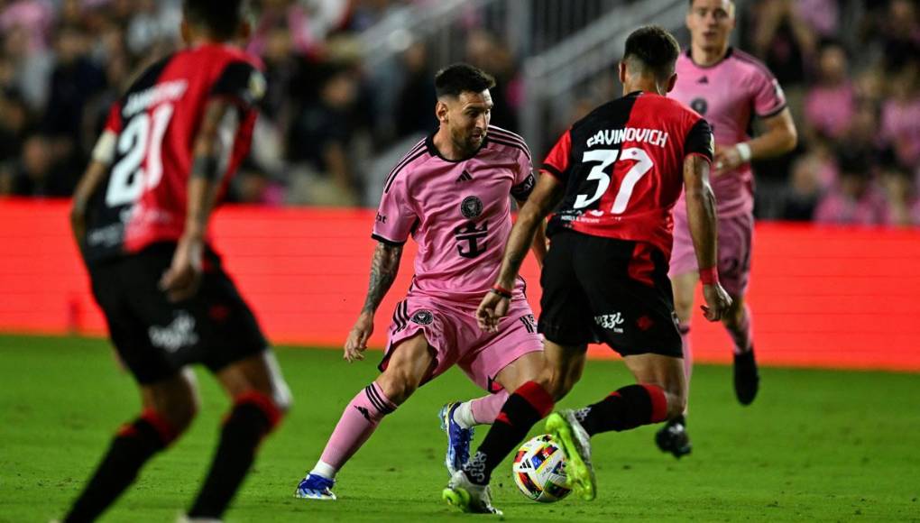 Messi calentó motores para el comienzo de la MLS tras disputar 59 minutos del encuentro que enfrentó a su actual equipo con la institución donde nació futbolísticamente.