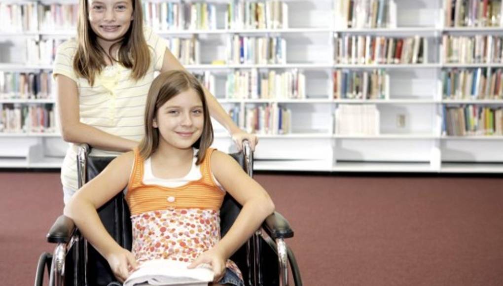 Enseñe a su hijo a ser gentil y servicial