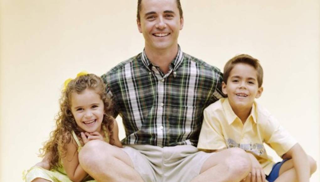 Padres e hijos felices en primaria