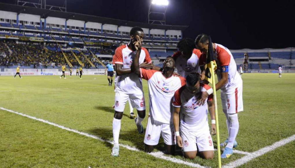 Los aceiteros pegaron primero y fue mediante Marco Tulio Vega. Real Sociedad atacó el costado izquierdo y el ariete tocoeño, en centro enviado desde esa banda, saltó y le dobló las manos a Perelló en el minuto 33’.
