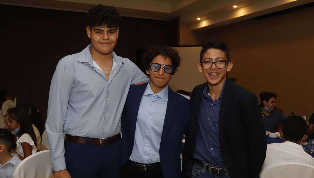 Club de natación Delfines Sampedranos celebran su cena navideña