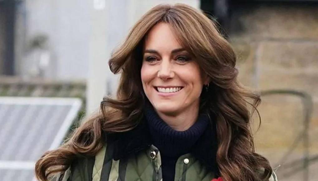 Dos días después, saldría la princesa de Gales a notificar que había sido diagnosticada con cáncer, y que decidió comenzar un tratamiento con quimioterapias.