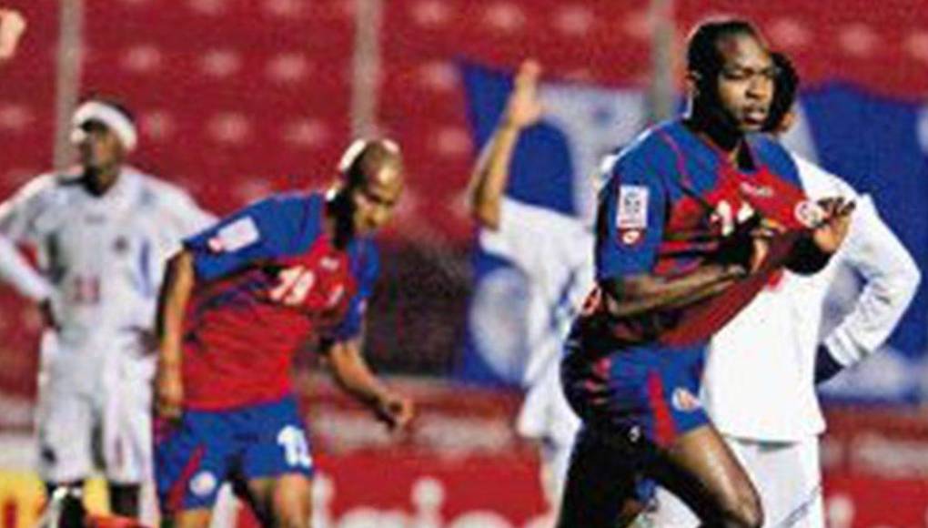 La Policía de Control de Drogas (PCD) realizó allanamientos para desarticular los dos supuestos grupos criminales que estaban ligados a un envío total de casi cinco toneladas (cinco mil kilos) de cocaína a Europa.