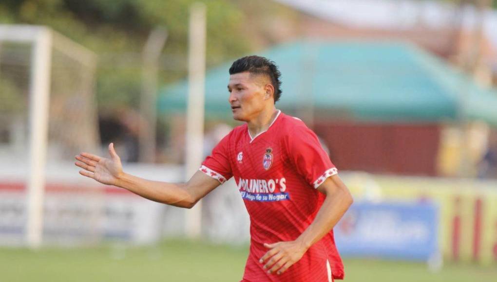 Edder “Camello” Delgado: El centrocampista ahora sí habría decidido retirarse del fútbol profesional. Se consagró como el jugador con más partidos en Liga Nacional. 