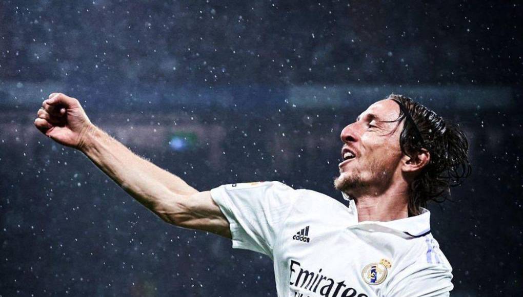 El plan inicial era que esta fuese la temporada del adiós de Modric, pero si quería continuar un año más iba a tener las puertas abiertas siempre que entendiese su rol. Algo que ha asegurado el propio jugador croata que hará.