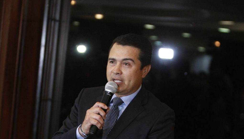 “Verás un ladrillo de cocaína con el sello TH; dirán que significa Tony Hernández, pero también significa Tommy Hilfiger... Verás una ametralladora con el nombre y el título de JOH. ¿Pero JOH anduvo con eso?”Renato Stabile, abogado de JOH