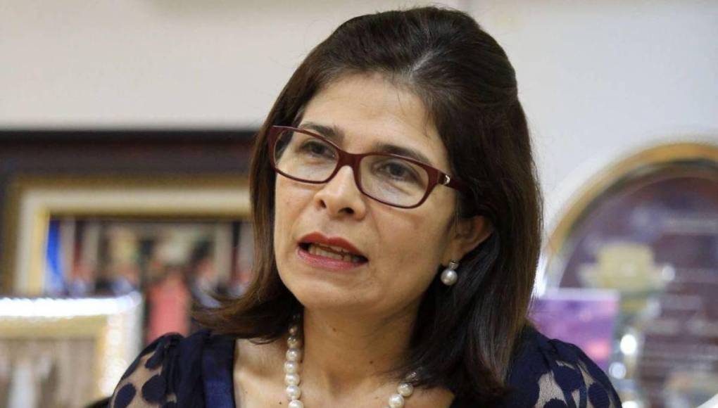 Hilda Hernández: la hermana del expresidente fue mencionada en el juicio. JOH dijo que fue su ministra de Comunicaciones durante cuatro años. La defensa buscaba que JOH hablara más sobre ella, pero la defensa objetó y el juez le concedió la petición. 