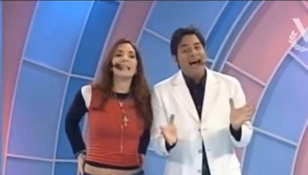 ‘La Guerra de los Sexos’ era conducido por Daniel Sarcos y Viviana Gibelli, quienes fueron los encargados de llevar la dosis de humor todas las tardes sabatinas.