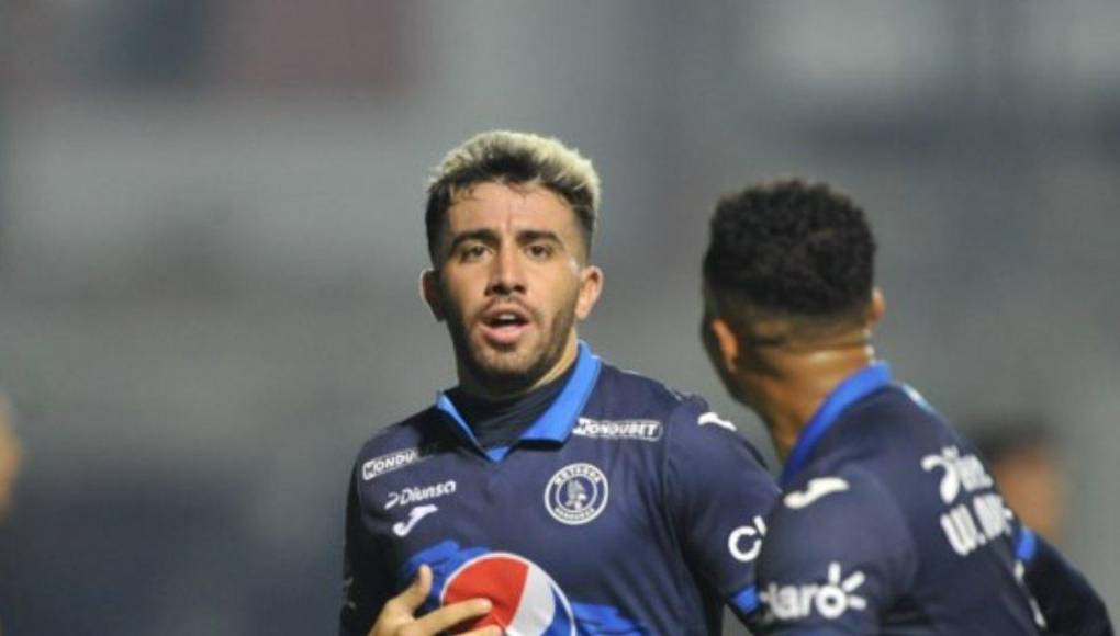 Tras varios intentos, Auzmendi pudo marcar en el duelo Motagua vs Real España.