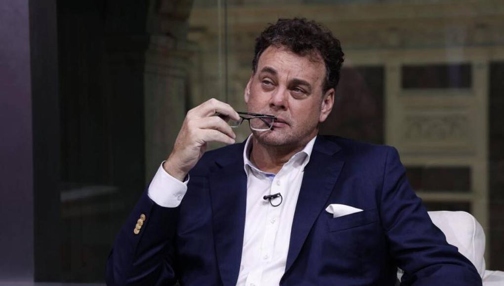 La situación adquirió una nueva dimensión cuando se sumaron comentarios de terceros, como el de José Manuel Azpiroz, quien calificó a Faitelson como “muy miserable”. Fernández, a su vez, manifestó su lástima hacia el ahora integrante de TUDN, insinuando que aún hay aspectos no revelados que podrían profundizar en la situación.