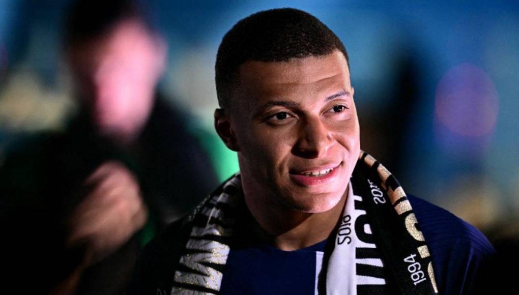 Todo esto sucedió supuestamente antes del partido que sostuvieron ante el Toulouse, en el Parque de los Príncipes. 