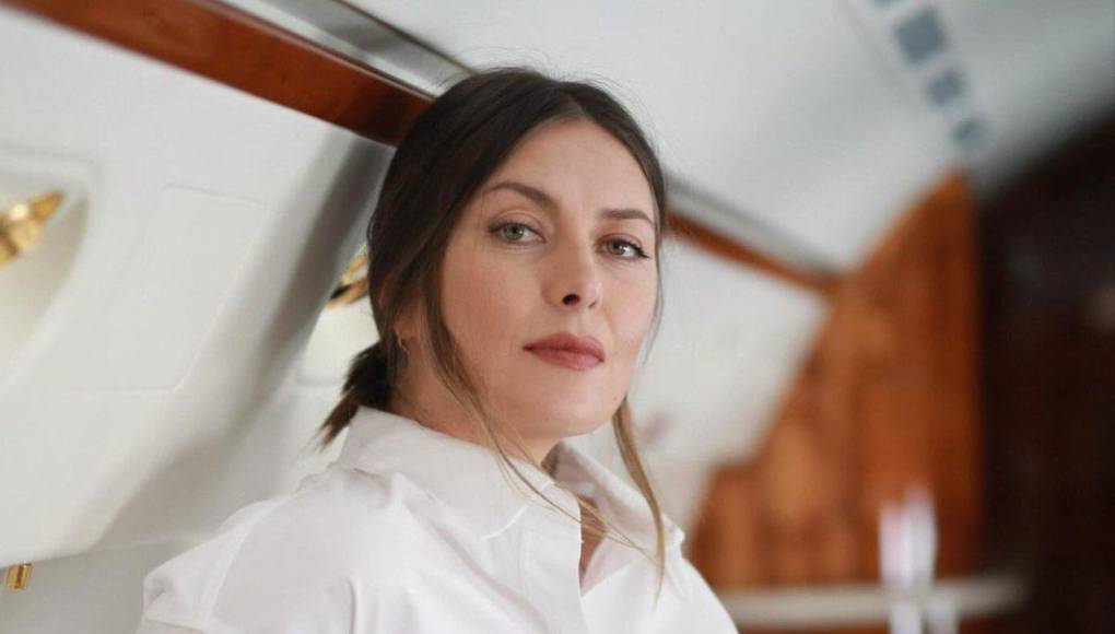 Tras colgar la raqueta a los 32 años, Sharapova se centró en el mundo de los negocios, de lo que todavía hoy vive, y de una manera muy holgada.