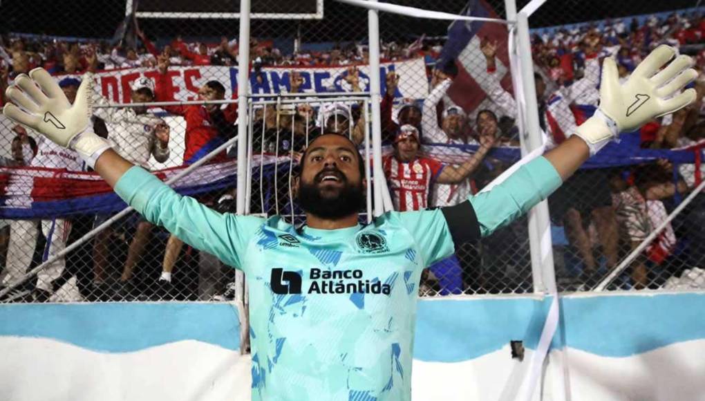 El meta se ha consolidado con el entrenador Pedro Troglio luego de muchos años como suplente.