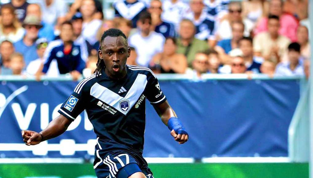 Diario LA PRENSA pudo confirmar que el delantero no está solo en Francia, ya que se encuentra acompañado por su padre. De momento, el Girondins no ha publicado detalles sobre la lesión que sufre el hondureño.