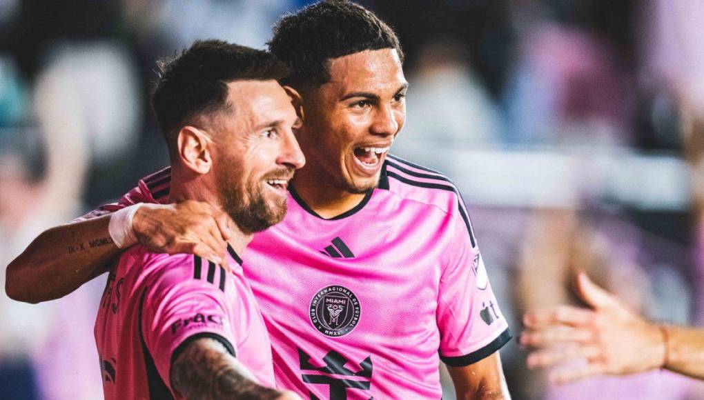 Messi y David Ruiz se dieron un abrazo. El argentino anotó un gol y el hondureño dio una asistencia. 