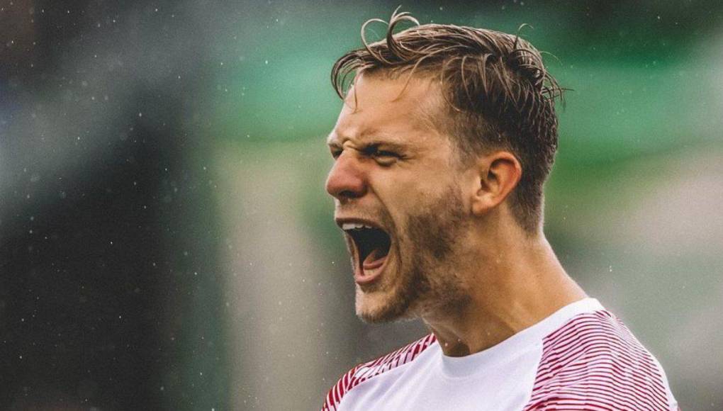  Se trata de Arne Maier, mediocampista del Augsburgo (25), con pasado en el Hertha Berlín y Arminia Bielefeld, y registros en los combinados juveniles teutones.