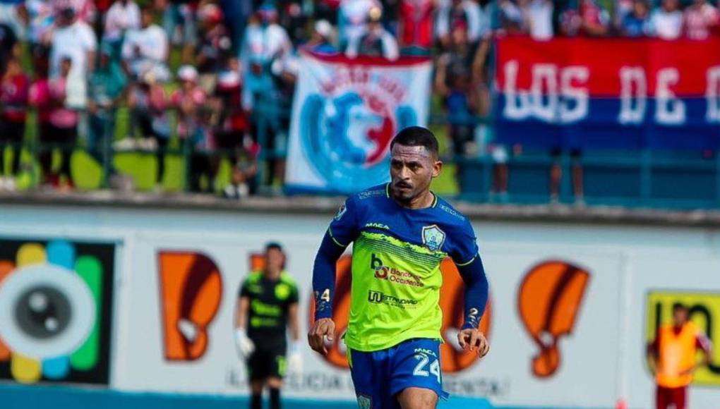 El lateral zurdo Omar Elvir habría llegado a un acuerdo para seguir en las filas del Olancho.