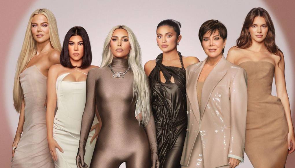 “Fui a la tienda de alimentación en Malibú y hablé con un empleado que había ahí. Le pregunté: ‘¿Por qué estabais cerrados ayer?’. Él me contestó: ‘Bueno, supuestamente no debería comentarlo, pero el final de temporada del reality ‘The Kardashians’ se rodó aquí ayer”.