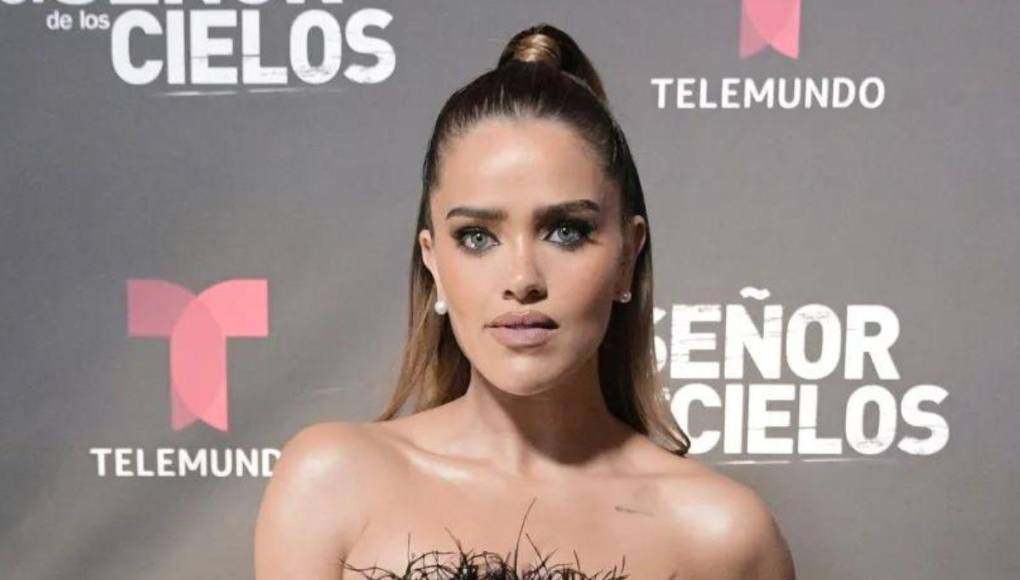 En cuanto a sus razones, Thalí las compartió más a detalle durante la gala de esta noche. La mexicana señaló que los gritos por parte de ciertas personas afuera de la casa le afectaron, más aquellos que le daban cierta connotación a su relación con Lupillo Rivera. También dijo que decidió escoger su felicidad, que es su familia. No obstante, dijo que aún sentía dudas y quería regresar.