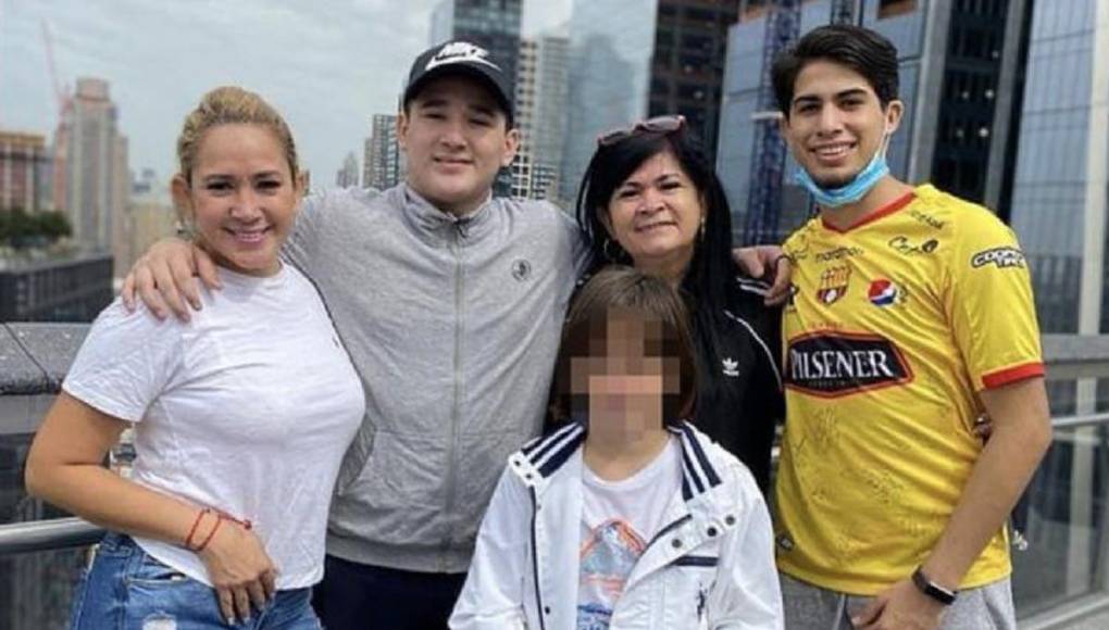 Tenía dos hijos, uno de 18 años, que vivía con ella en Estados Unidos, y uno de 13 años, que vive en Ecuador, con sus abuelos.