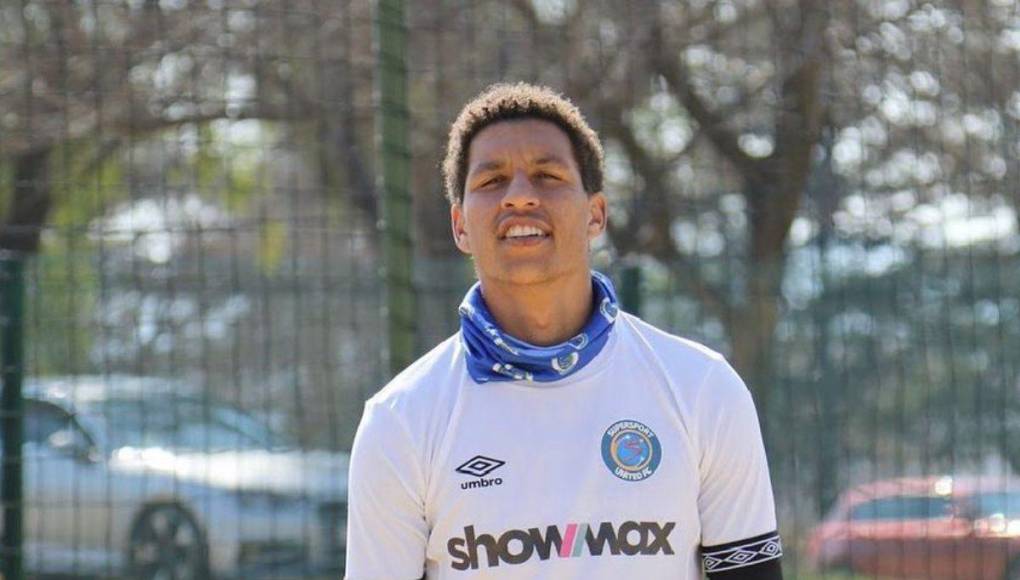 El joven Luke Fleurs, futbolista que defendió a Sudáfrica en los Juegos Olímpicos de Tokio 2021, ha muerto a los 24 años tras recibir un disparo durante un intento de secuestro o robo de su coche en un suburbio de Johannesburgo, Sudáfrica.