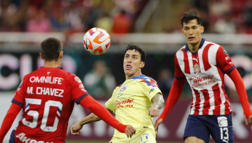 “Concacaf está sumamente preocupada por el video que circula en las redes sociales del partido de octavos de final de la Copa de Campeones de Concacaf 2024 entre el CD Guadalajara y el Club América. La Confederación llevará a cabo una investigación completa de todas las pruebas, que incluye obtener declaraciones de ambos clubes y de los oficiales del partido”, dice el comunicado de Concacaf.