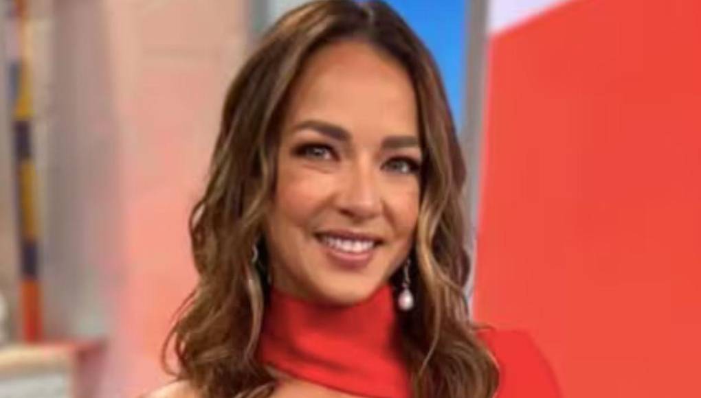 Cabe recordar que Adamari López terminó su contrato con el programa después de casi una década de dedicación. De manera inesperada, la presentadora puertorriqueña fue informada de su despido en su último día en el programa “Hoy día”, donde se despidió sorpresivamente de los espectadores a principios de abril de 2023.