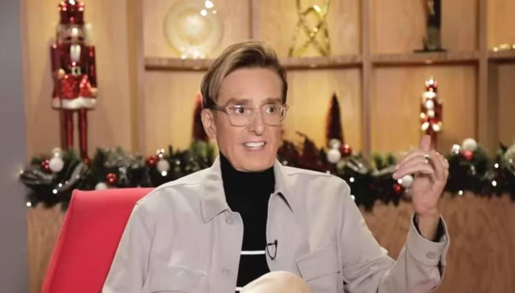 Luego de gran hermetismo sobre lo que le estaba sucediendo, Pati Chapoy reveló que el conductor había tenido complicaciones pulmonares y se encontraba intubado y en terapia intensiva.