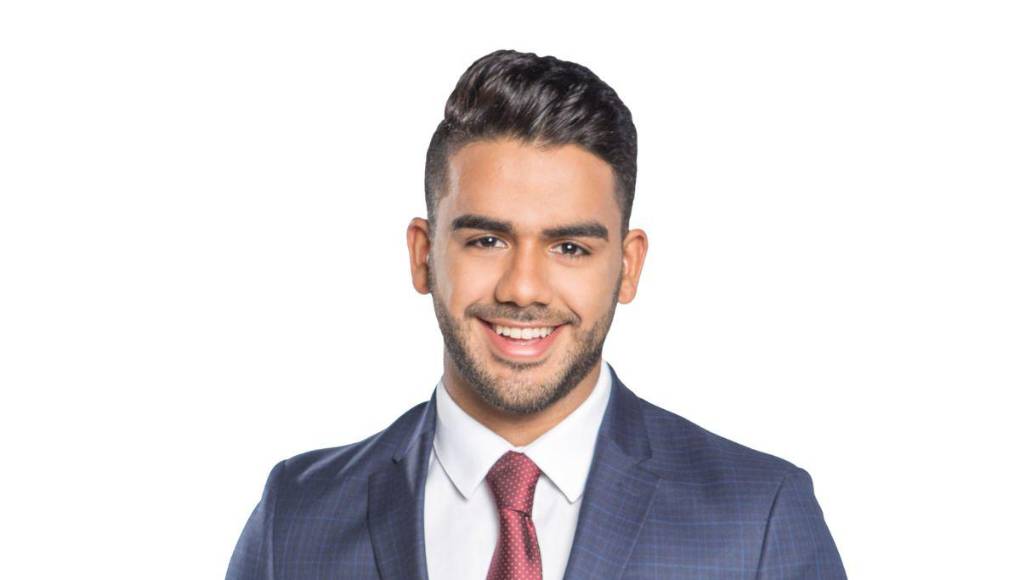 Por su parte, el conductor Carlos Adyan escuchó y respondió que respetaba su opinión, pero que no pensaba cambiar nada de lo que ha mencionado en el programa con respecto a la participación del cantante de ‘Grandes Ligas’ en el programa de telerrealidad de Telemundo.