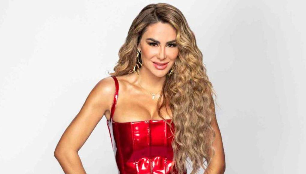 En noviembre del año pasado el periodista de espectáculos Gustavo Adolfo Infante dio a conocer que Ninel Conde se habría casado en Miami, Florida, con un joven venezolano más joven que ella. Aunque la también actriz, de 47 años, lo negó surgieron pruebas de que sí llegó al altar por cuarta ocasión aunque esta vez mantendría los detalles fuera de los reflectores ante lo que ha ocurrido con sus parejas anteriores.