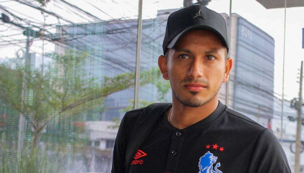 Edwin Rodríguez: Estará como volante por el sector derecho. 