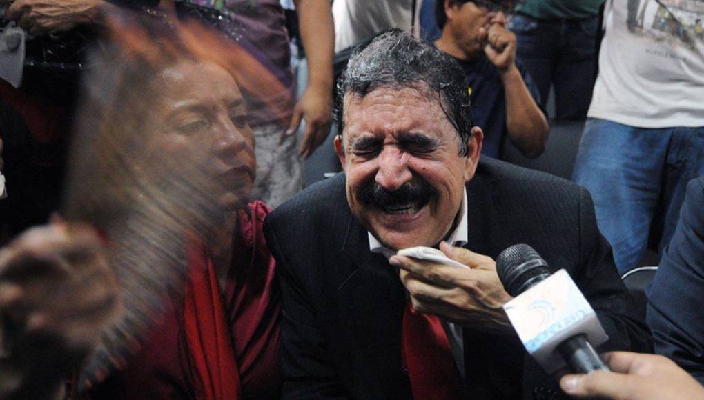 El expresidente y su hermano, Carlos Zelaya, han sido nombrados durante el génesis del juicio de JOH, en el caso de ‘Carlón’ por parte de Fabio Lobo asegurando que el secretario del Congreso coordinó aterrizajes de drogas en Olancho previo al 2010. 