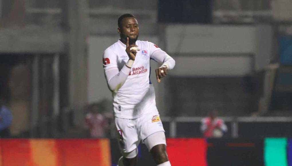 Pese a estar con diez, Yustin Arboleda puso en ventaja al Olimpia a los40 minutos del primer tiempo.