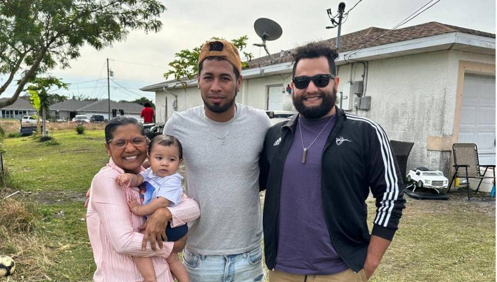 No obstante, para finales de diciembre de 2023, el futbolista retomó la idea de llegar a Estados Unidos donde los familiares lo recibieron con los brazos abiertos.