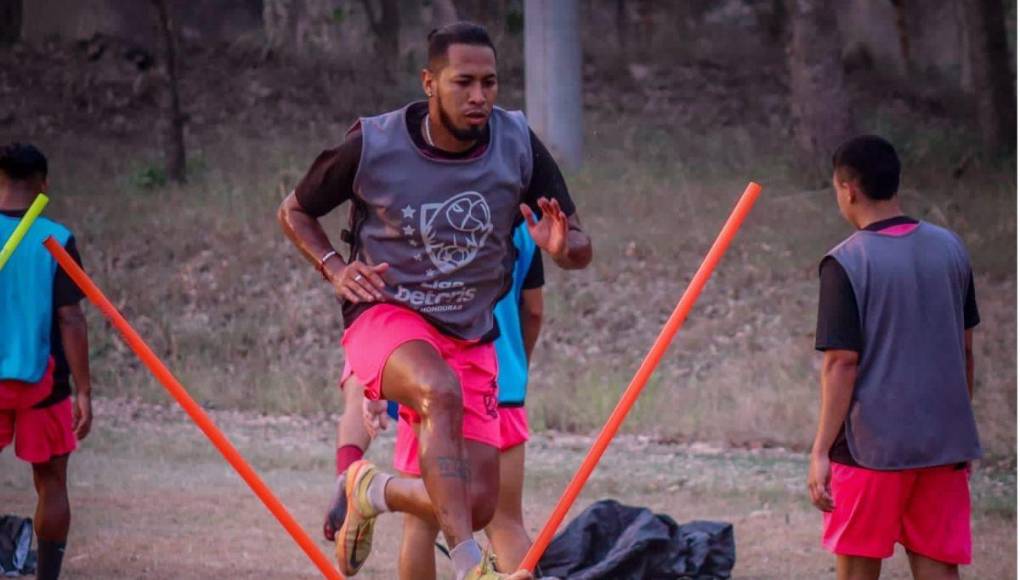 Humberto Rivera admitió que El Pilín, exjugador de Social Sol y Real Sociedad de 32 años de edad, le comentó esta idea una vez que finalizó el partido ante Lobos UPNFM (3-0) el domingo 6 por la jornada 16.