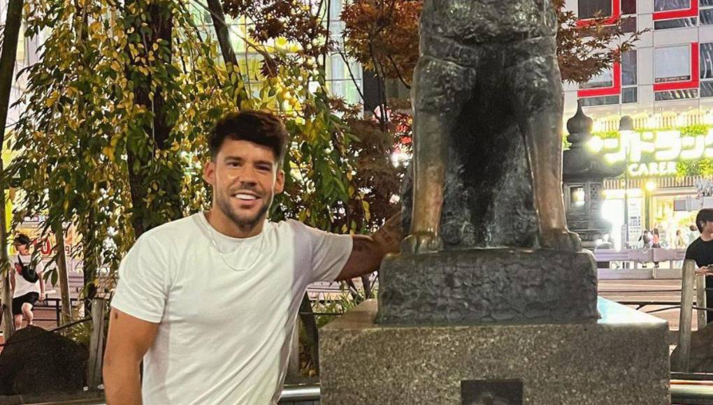 El lateral Juan Bernat vuelve al PSG tras su paso por el Benfica de Portugal.