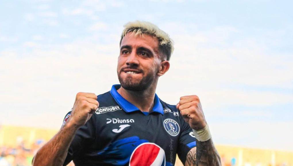 En su momento Auzmendi tuvo una relación con una olanchana. Sin embargo, se olvidó de ella y hoy estrena relación con una capitalina. 