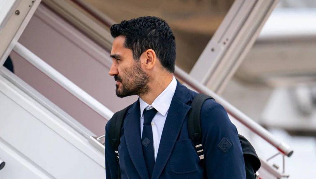 Este hombre es un tipo que trabaja duro, y sus opiniones futbolísticas son sobre mejorar y está dándolo todo por su equipo... Su mentalidad es una mentalidad de triplete”, destacó la esposa de Gundogan.