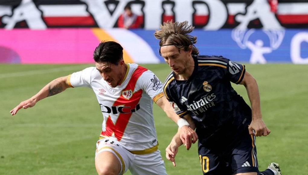 A pesar de los deseos del croata de mantenerse una temporada más con el club, el Madrid tiene otros planes que distan mucho de los deseos de Modric, por lo que su salida para la próxima temporada se ve más cerca que nunca.