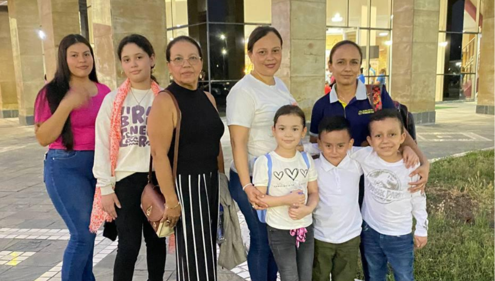 Hoy sábado continúa la una reunión esta vez a las 3:00 pm con la pastora Lisney Font desde Cuba. Mientras en la alabanza estará el grupo local Olivos Verdes.