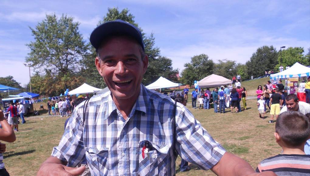 Entre los juegos tradicionales más populares se encuentra el “Ronrón o runrún”, que consiste en una pieza sólida, generalmente una tapa de refresco, con un orificio en el centro, por el que atraviesa un cordel formando lazos alrededor de este.