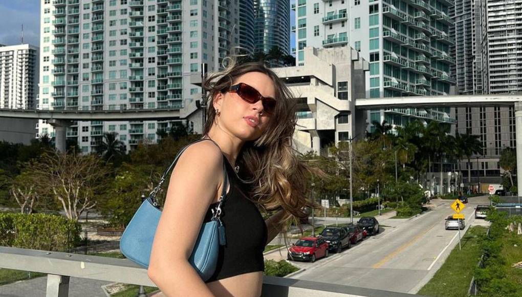 Ella es Cecilia García, la famosa y bella joven hondureña que se dio tiempo para disfrutar del clásico Motagua vs Olimpia. 