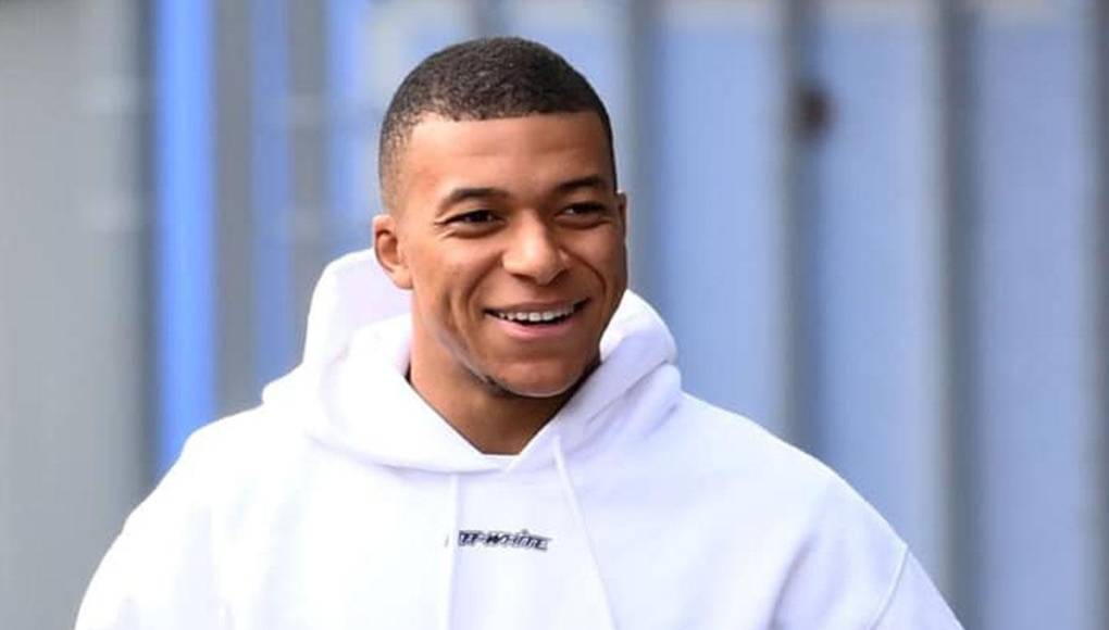 Marca también informa que el Real Madrid se puso en contacto con el entorno de Mbappé en los primeros días de enero del presente año, una vez que su contrato entraba en los últimos seis meses de duración, para saber si el plan de fichaje seguía tal cual y sin ningún cambio. “La respuesta fue positiva”, dice el periódico español.