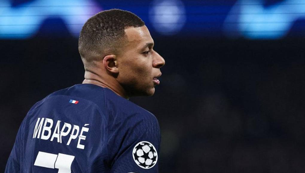 La decisión de Mbappé de no continuar en el PSG quedó clara en una reunión mantenida con el presidente del club parisino el pasado martes, donde el jugador comunicó su salida al finalizar su contrato el 30 de junio y solicitó no recibir nuevas ofertas de renovación