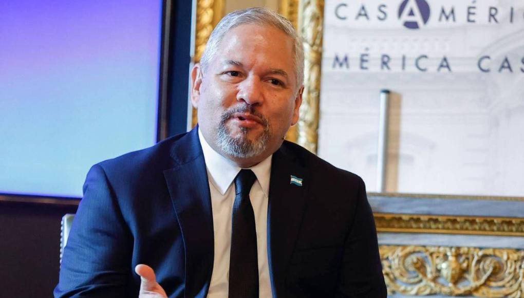  El titular de Relaciones Exteriores, Eduardo Enrique Reina, gana 91,200 lempiras.