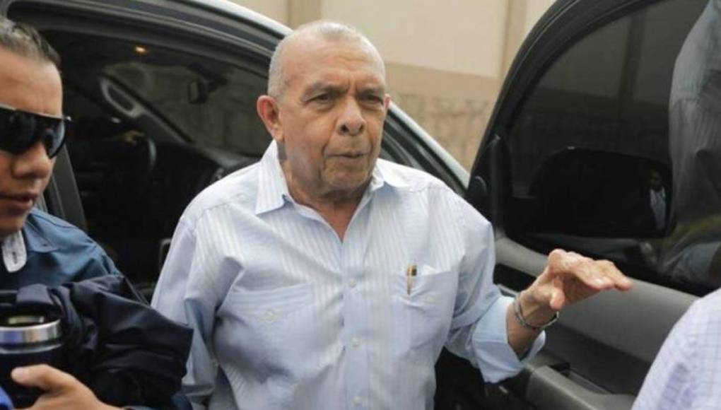 También el expresidente Porfirio Lobo Sosa fue mencionado por José Sánchez y dijo que Lobo recibió 100.000 lempiras (unos 4.000 dólares) para su campaña política en 2009.