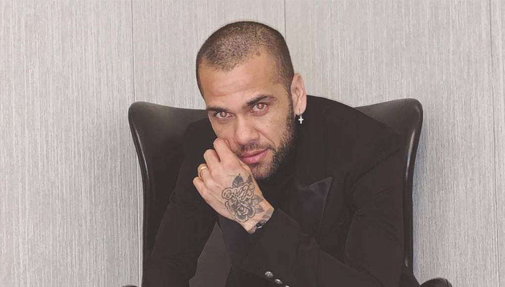 El protocolo mencionado se concentra en la prevención, detección e intervención del riesgo suicida. Incluye evaluaciones para determinar el estado de los internos, medidas de seguridad como vigilancia continua y restricciones de movilidad, junto con programas de apoyo como terapias y actividades de ocio, orientados a evitar posibles suicidios.