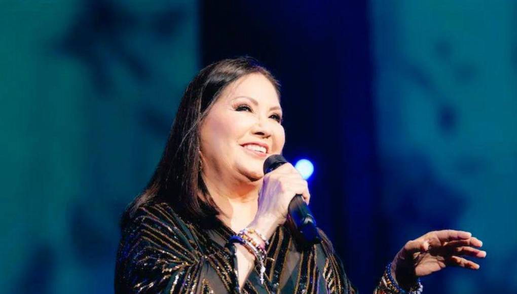 La cereza del pastel fue el comentario de la cantante Ana Gabriel quien también ha sido parte de una teoría igual ante el público respecto a su supuesta orientación no revelada y les dijo: “Feliz cumpleaños, se les quiere”.