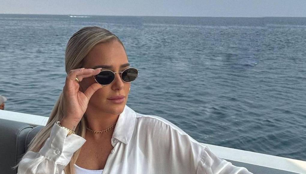 La esposa de Mahrez contó una historia en la que pidió usar la piscina del hotel, pero le dijeron que estaba prohibida.