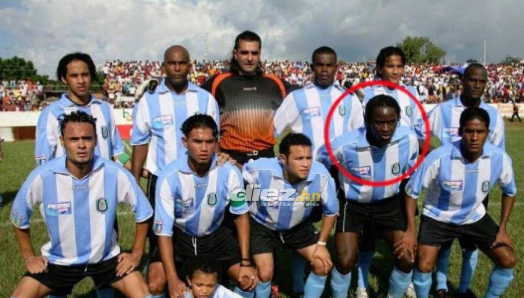 William Farley - Militó en el Broncos de la Universidad y anotó dos goles en 13 partidos. Farley es un pastor retirado .